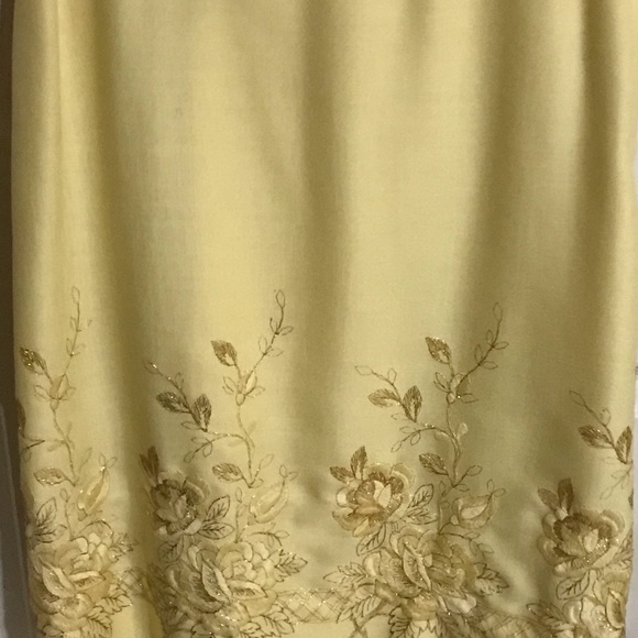Luscious vintage light yellow embroidered dress - Picture 6 of 8